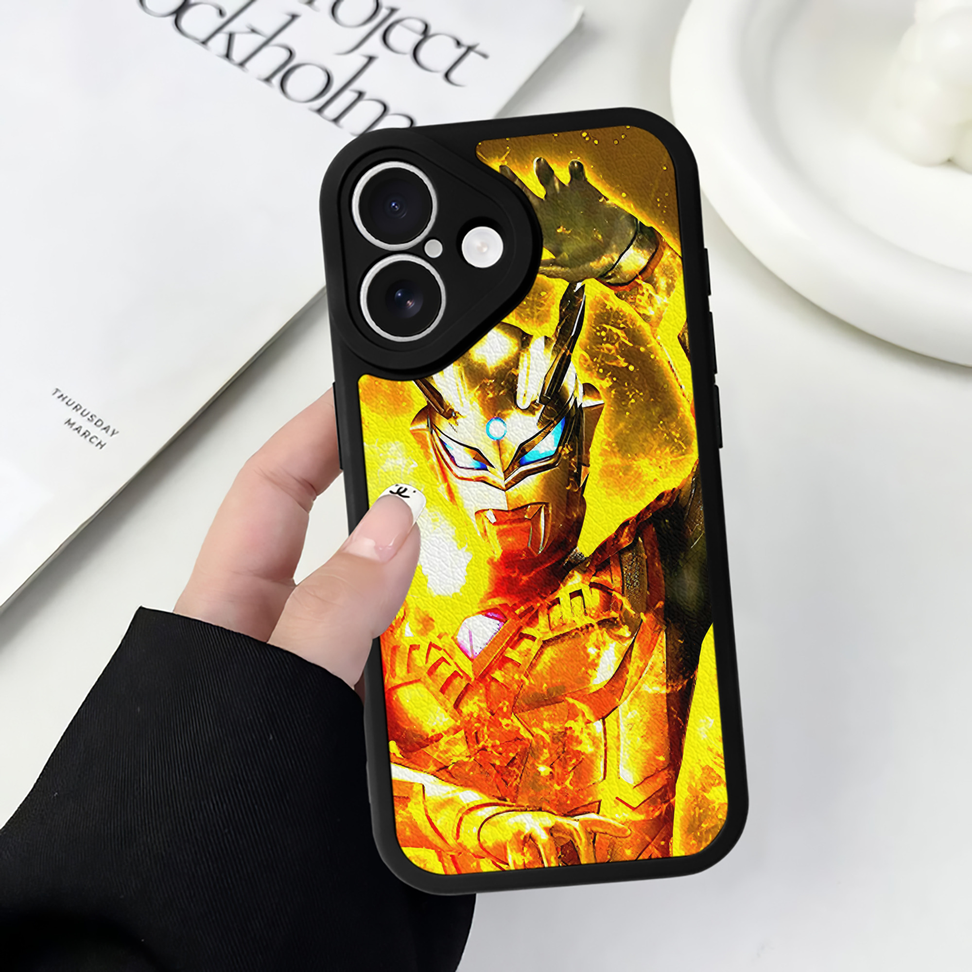 （画像用） ウルトラマン Ultraman 【iPhone 16シリーズ対応】シリコンスマホケース（レザー調） 材質：シリコン